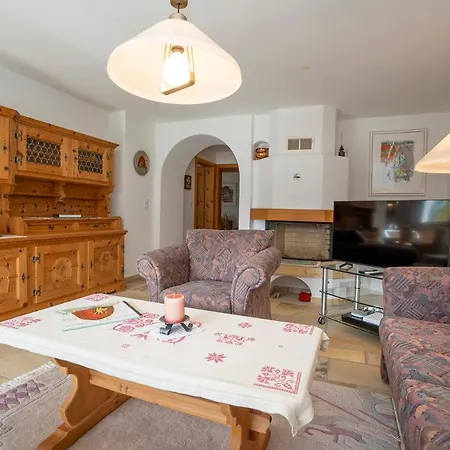 Apartment Chasa Nalains